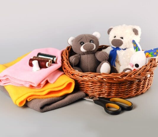 Szycie w epoce industrializacji – kobiety przy maszynach