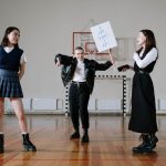 Tkanina minky – jak szyć pluszową dzianinę z wypustkami, by materiał nie uciekał?